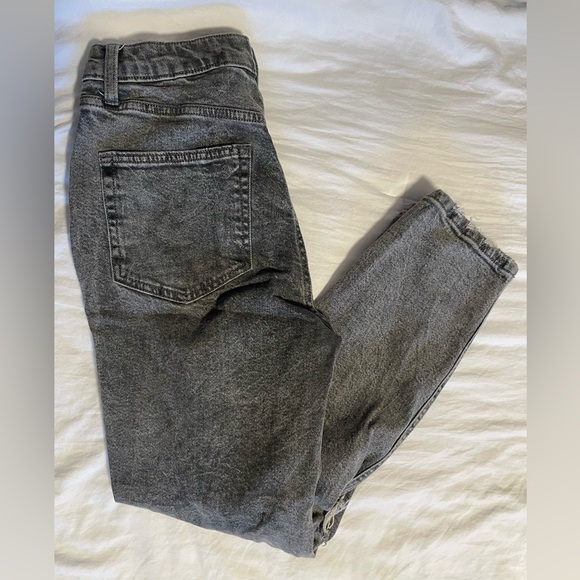 Ripped Mom Jeans - Picture 6 of 8